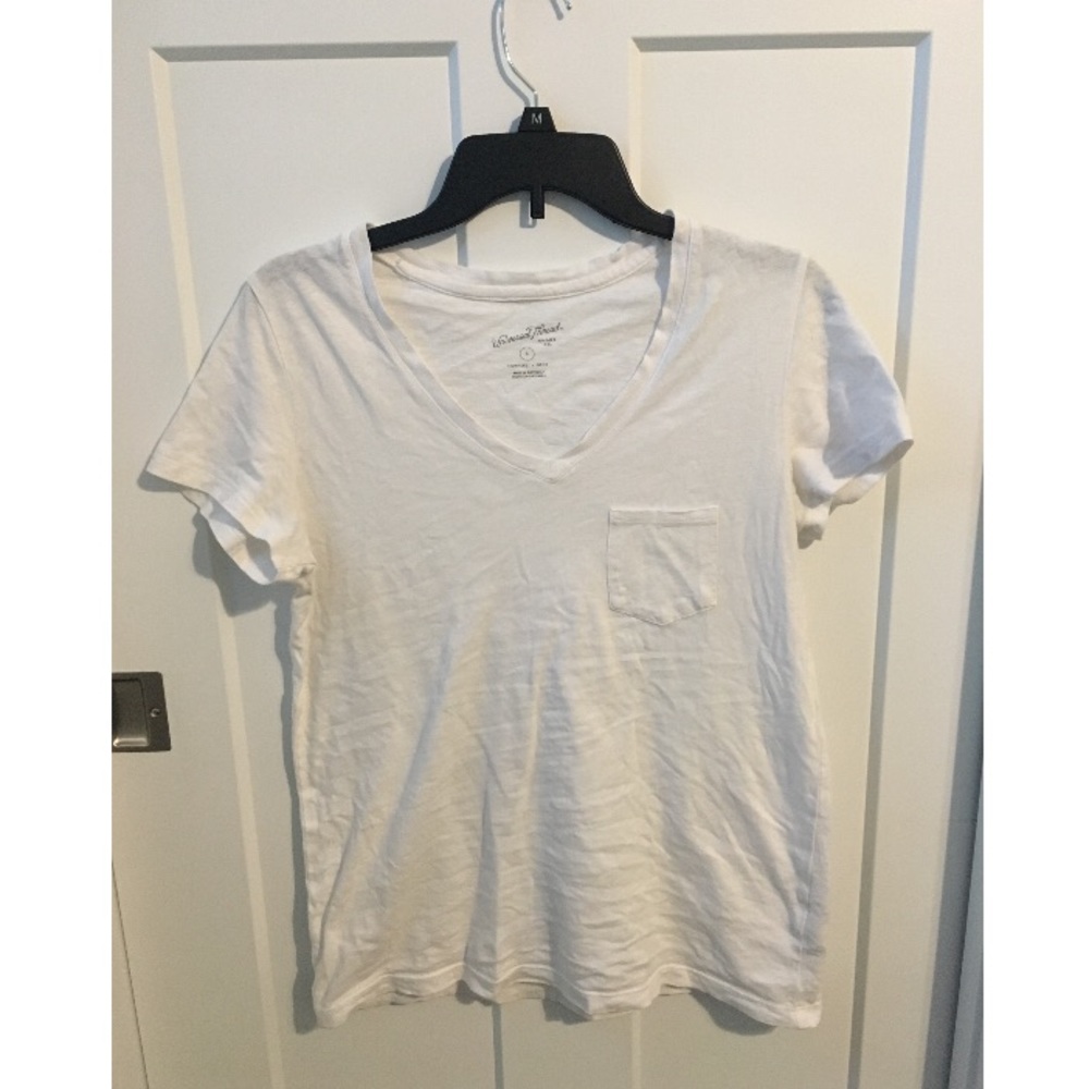 universal thread • white t-shirt